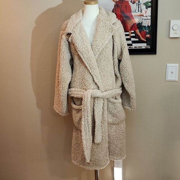 Adrienne Vittadini Teddy bear fleece robe - Picture 1 of 5